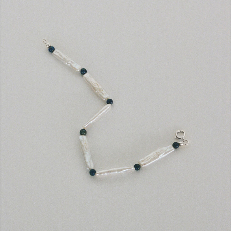 Pearl bracelet handmade in Australia with freshwater pearls, lapis lazuli and sterling silver spring ring clasp — Tahlais